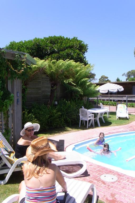 Lazy Acre Log Cabins Lakes Entrance Buitenkant foto