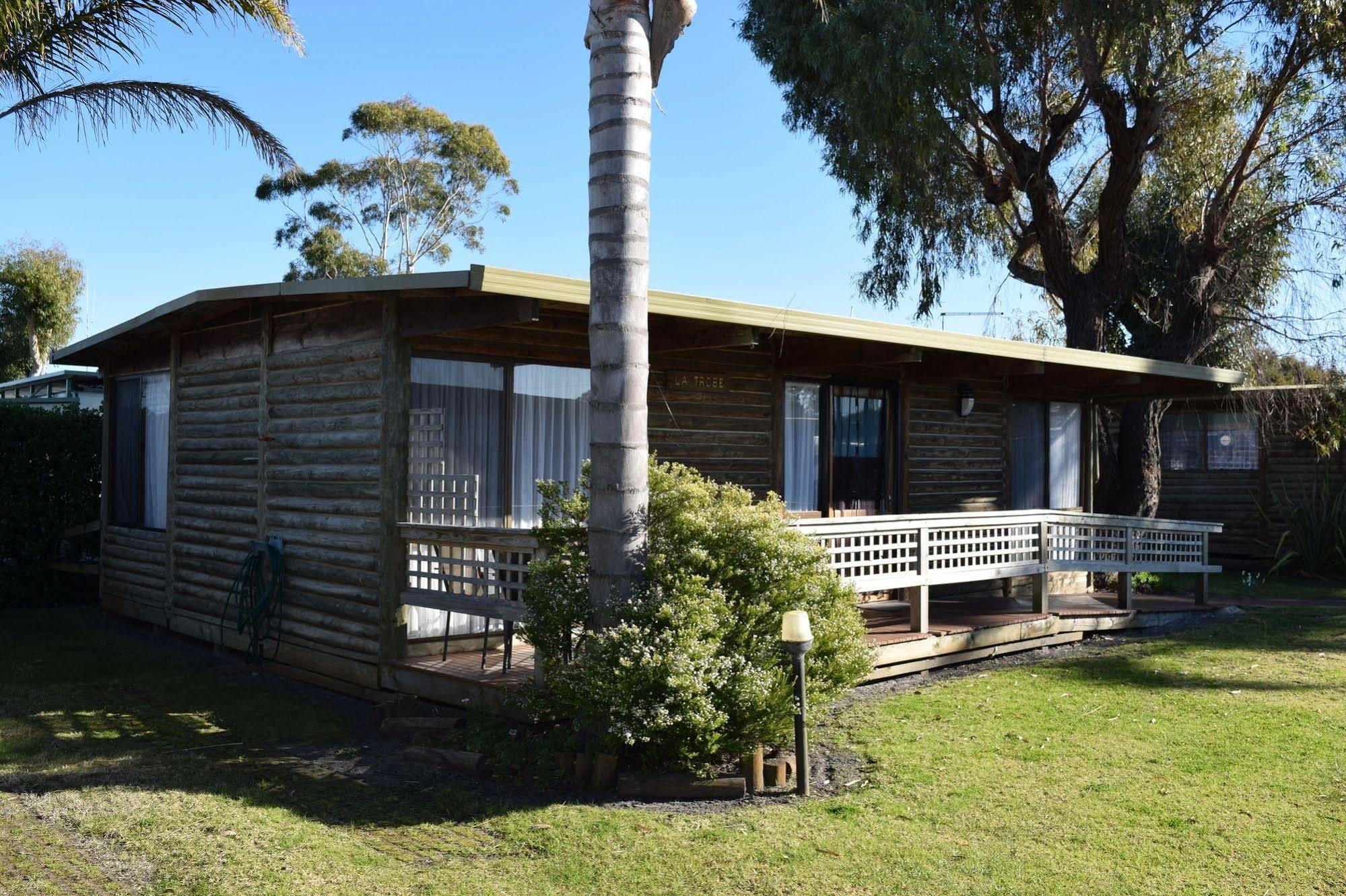 Lazy Acre Log Cabins Lakes Entrance Buitenkant foto