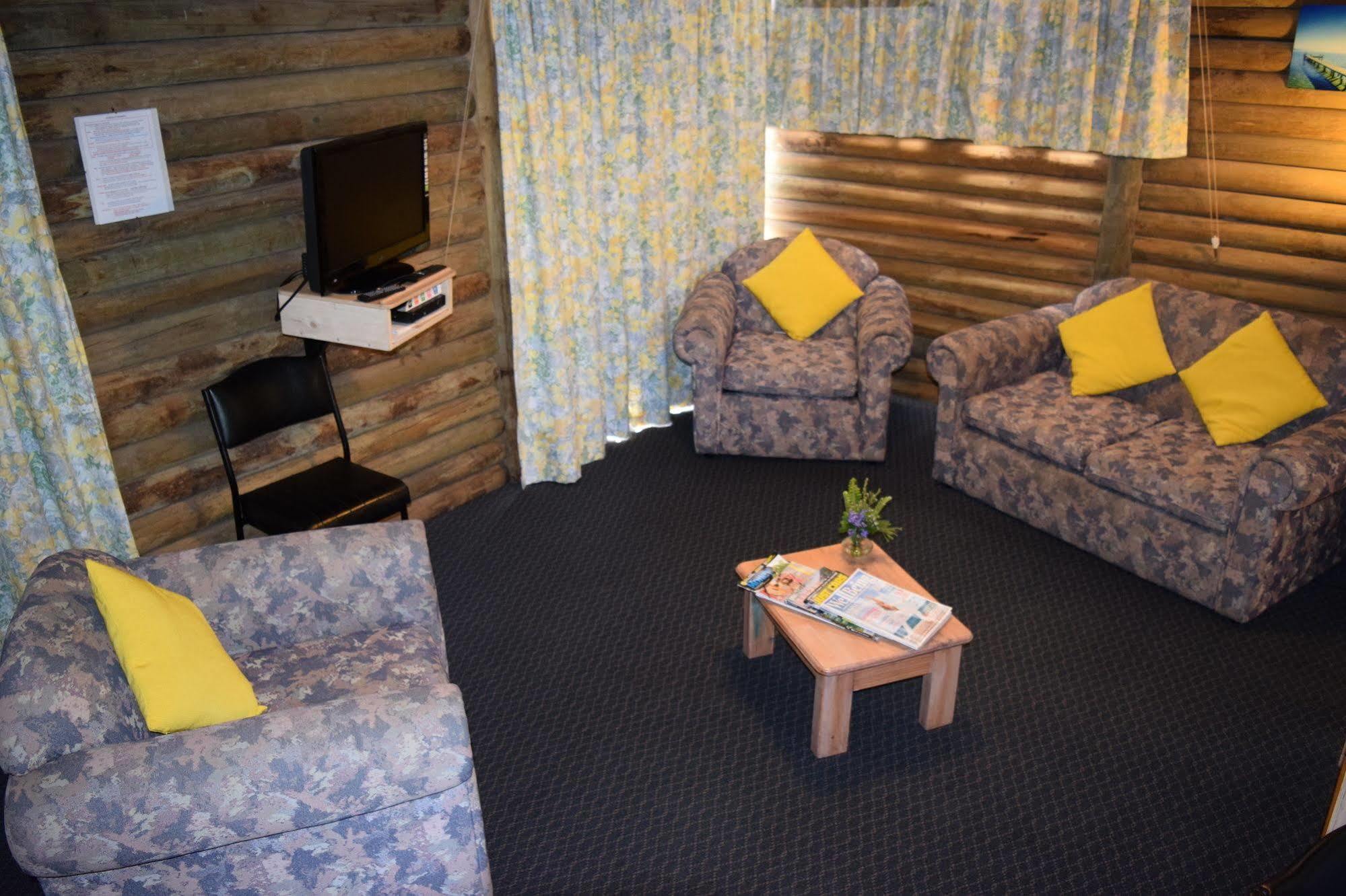 Lazy Acre Log Cabins Lakes Entrance Buitenkant foto