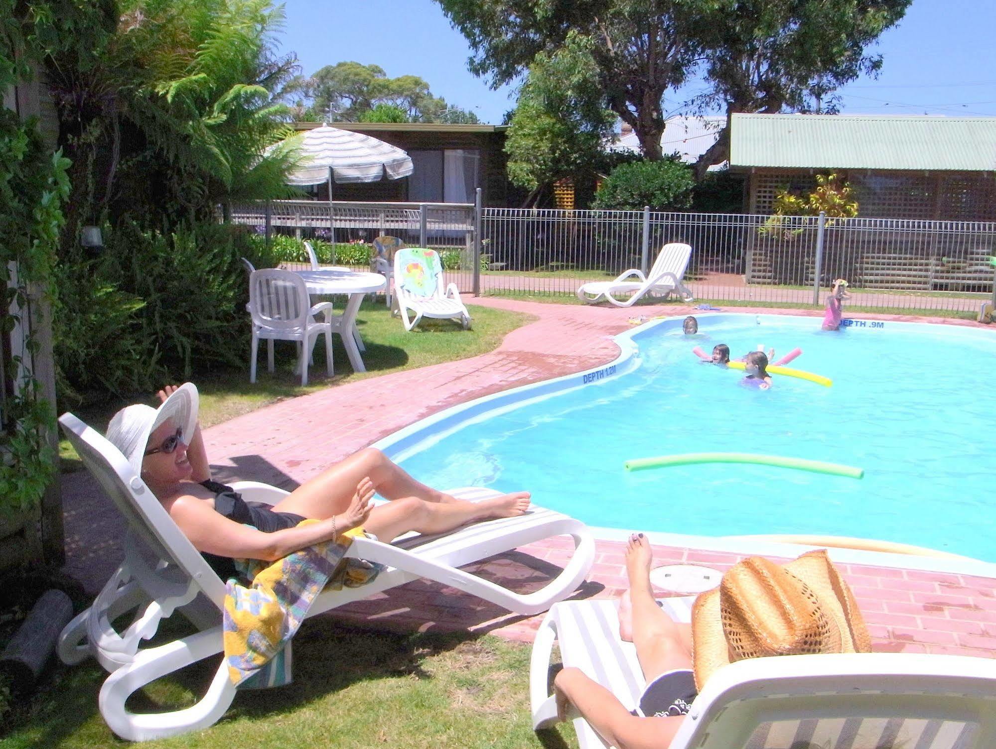 Lazy Acre Log Cabins Lakes Entrance Buitenkant foto