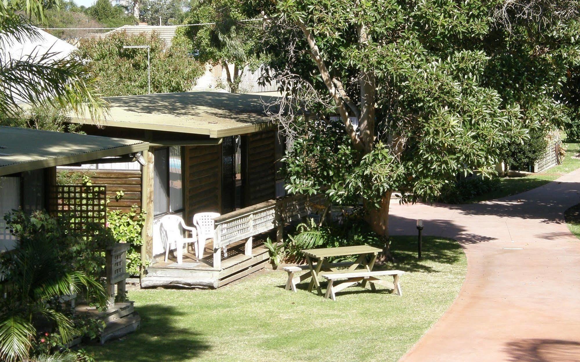 Lazy Acre Log Cabins Lakes Entrance Buitenkant foto