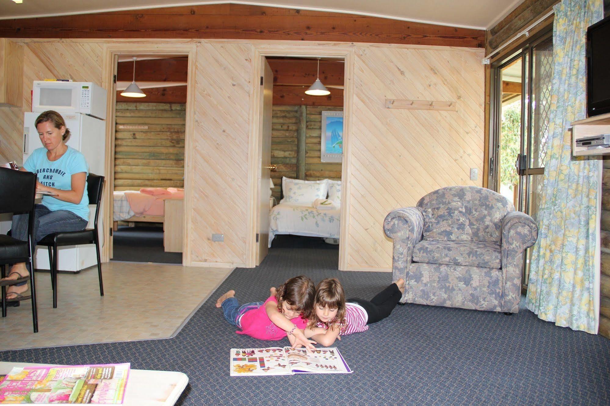 Lazy Acre Log Cabins Lakes Entrance Buitenkant foto