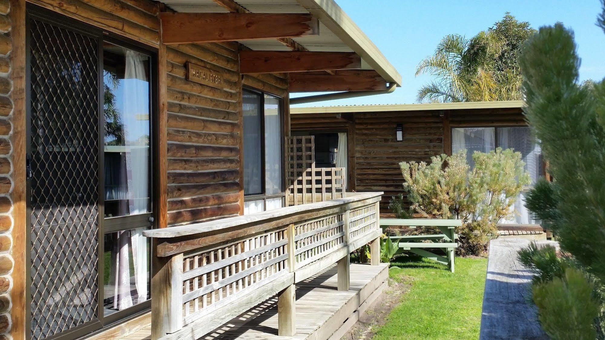 Lazy Acre Log Cabins Lakes Entrance Buitenkant foto