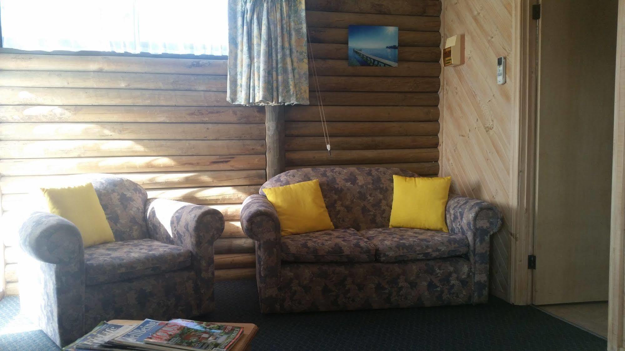 Lazy Acre Log Cabins Lakes Entrance Buitenkant foto
