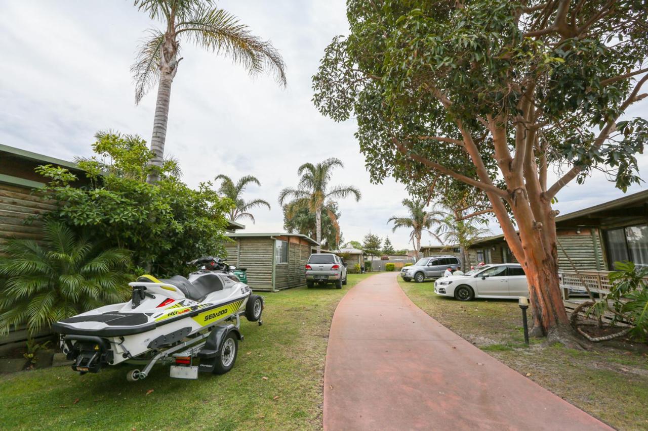 Lazy Acre Log Cabins Lakes Entrance Buitenkant foto