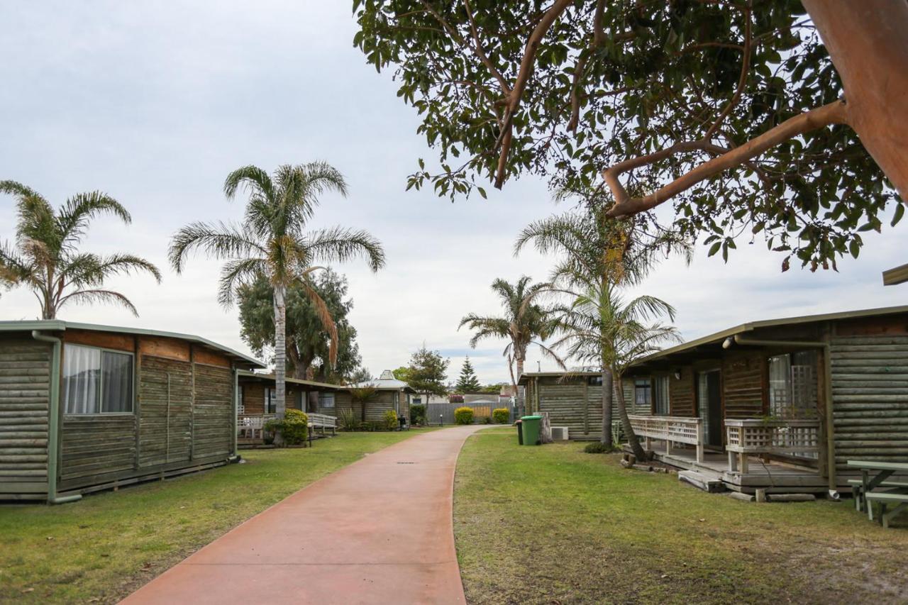 Lazy Acre Log Cabins Lakes Entrance Buitenkant foto