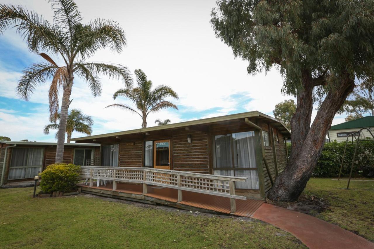 Lazy Acre Log Cabins Lakes Entrance Buitenkant foto