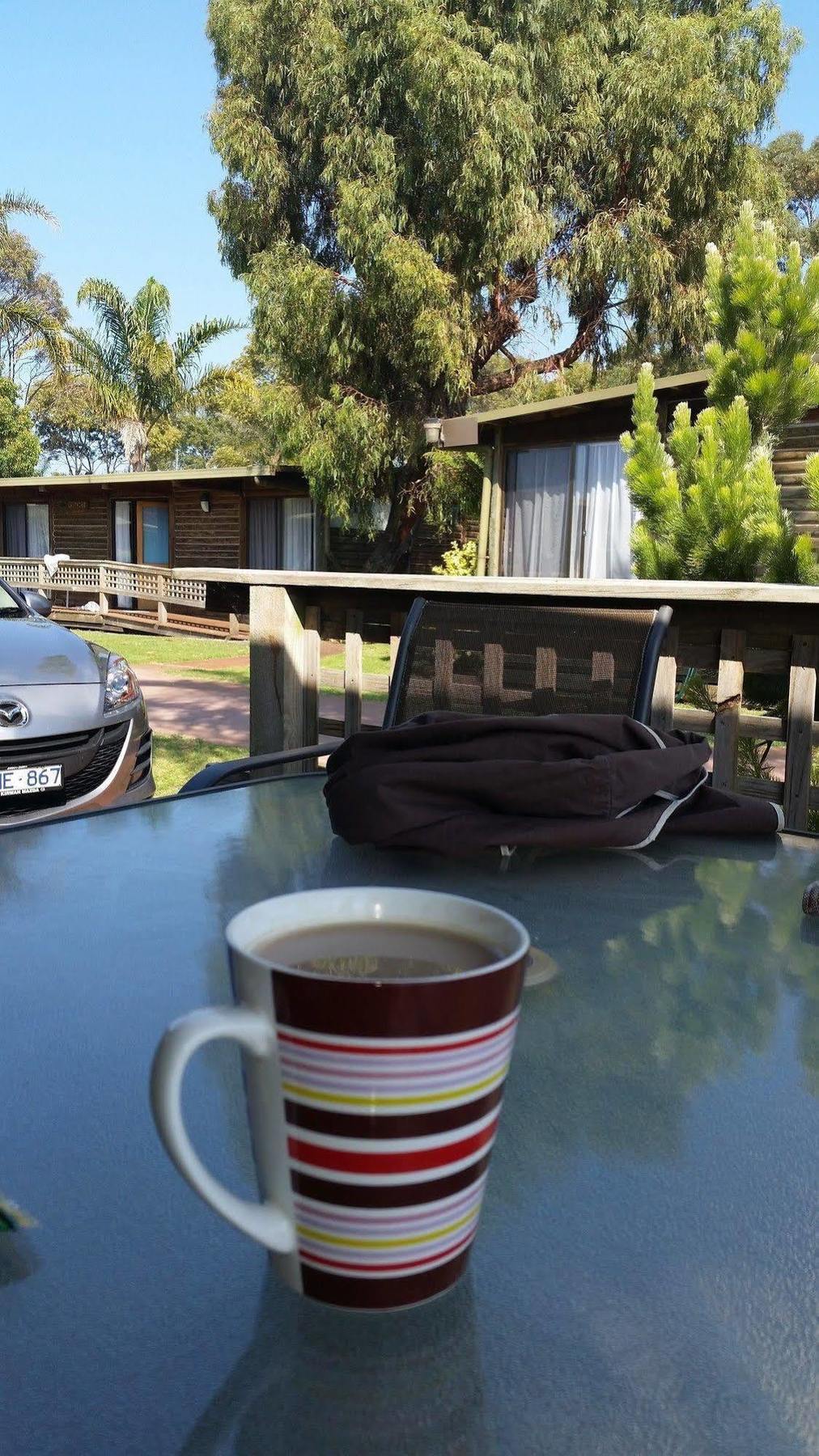 Lazy Acre Log Cabins Lakes Entrance Buitenkant foto