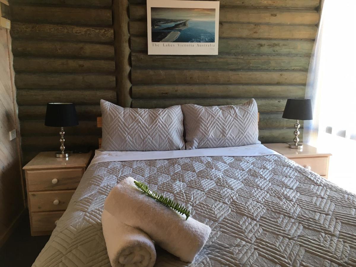 Lazy Acre Log Cabins Lakes Entrance Buitenkant foto