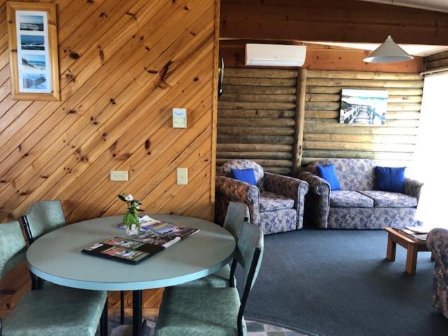 Lazy Acre Log Cabins Lakes Entrance Buitenkant foto