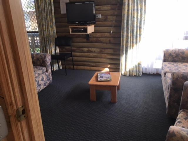 Lazy Acre Log Cabins Lakes Entrance Buitenkant foto